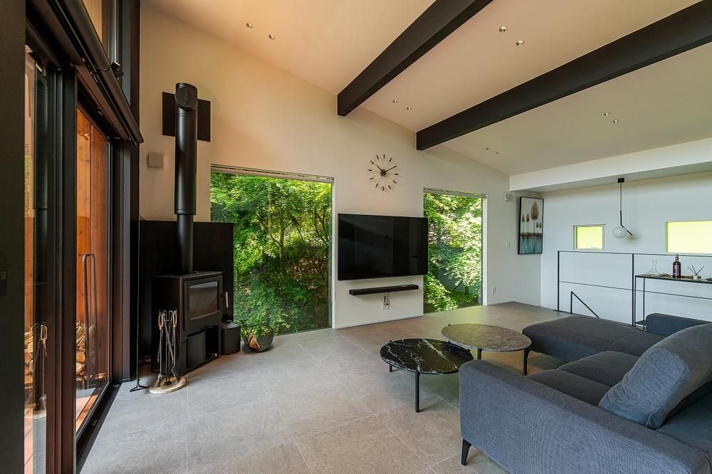 Renovated 2LDK House for Sale in Karuizawa, Nagano - Thumbnail 4