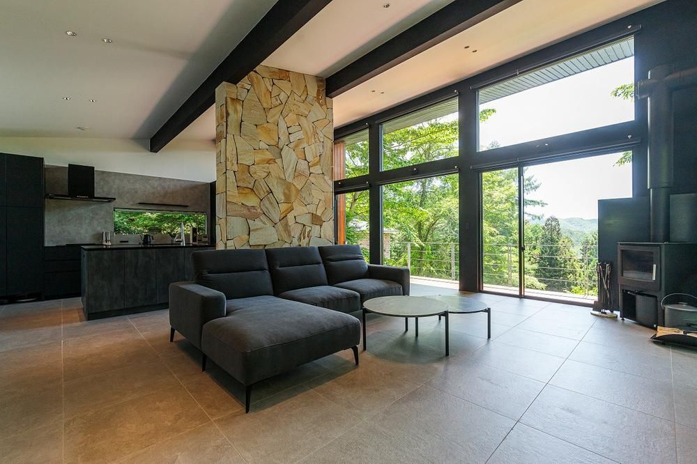 Renovated 2LDK House for Sale in Karuizawa, Nagano - Thumbnail 3