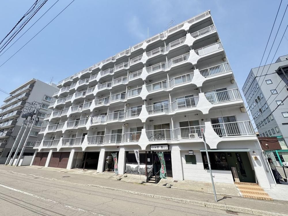 Pacific Minami 2-jo Condominium in Sapporo Chuo Ward - Thumbnail 2
