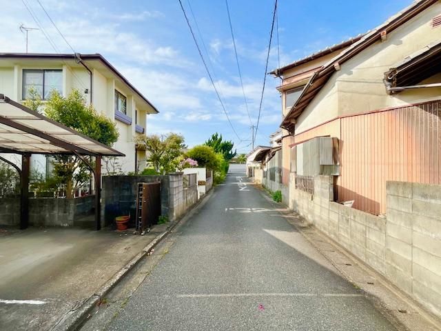 4LDK House on Large Corner Lot in Fukutsu City, Fukuoka - Thumbnail 2