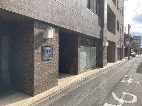 Legal Kyoto Nijojo Higashi 1LDK Apartment for Sale in Kyoto - Thumbnail 3