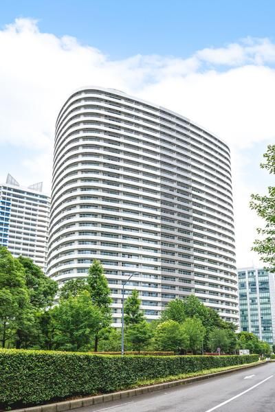 3LDK Resale Apartment in Yokohama Sky Heights, Nishi Ward - Thumbnail 3