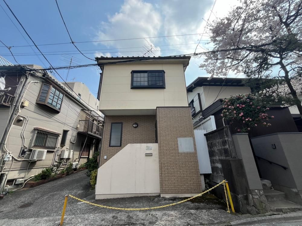 3DK House for Sale in Higashinakano, Nakano Ward, Tokyo - Thumbnail 2