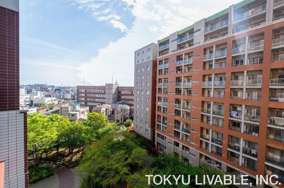2LDK Apartment for Sale in Musashi-Kosugi, Kawasaki - Thumbnail 2