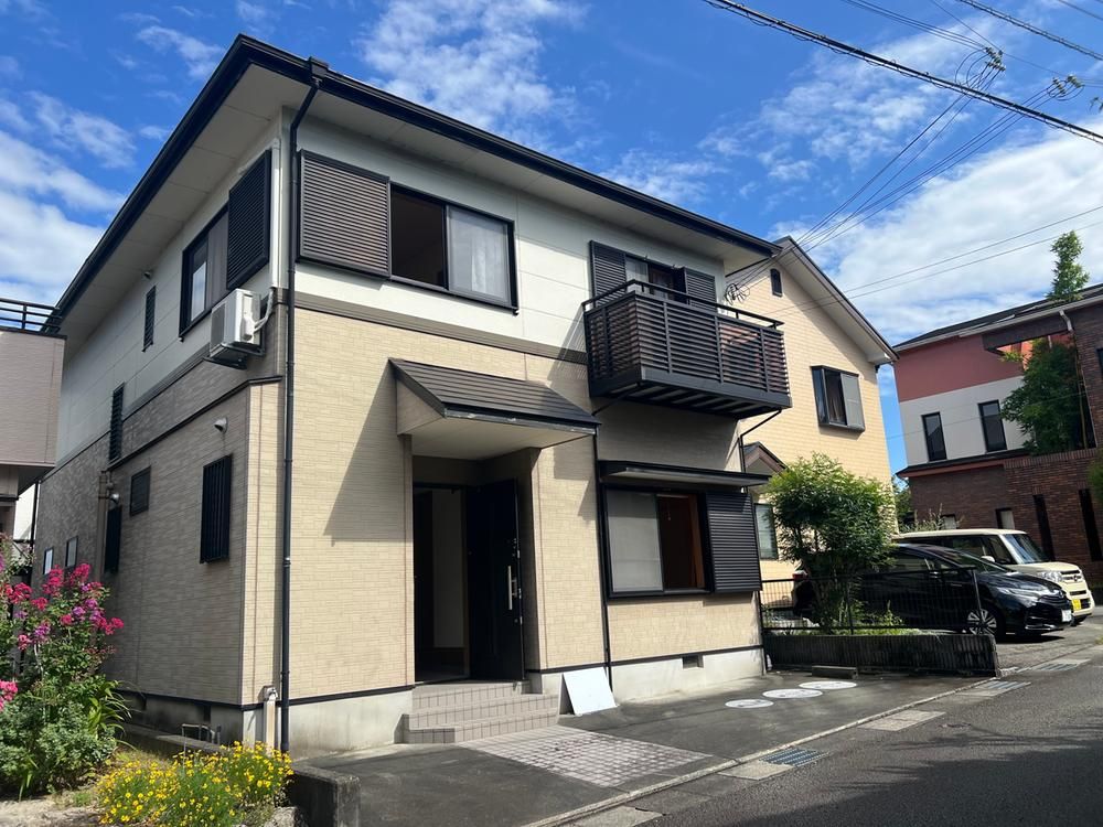 5LDK+S House with Courtyard Deck in Nanki-no-Dai, Wakayama - Thumbnail 2