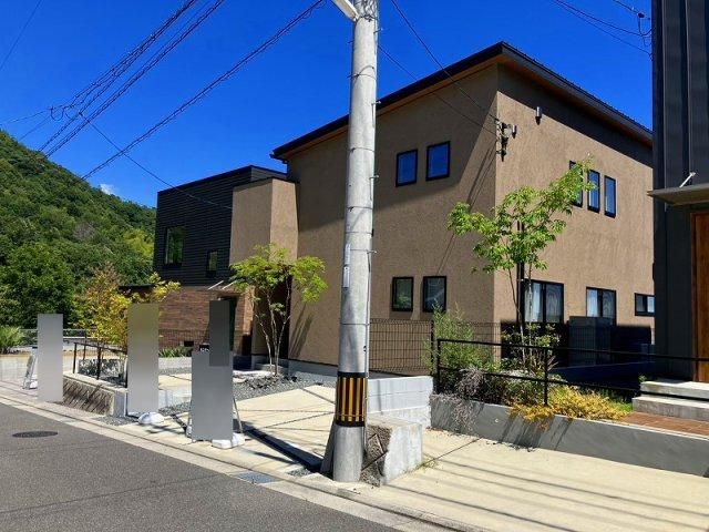 Stylish 3LDK House with Solar Power in Asaminami, Hiroshima - Thumbnail 3