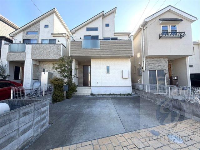 4LDK House for Sale in Nishi Ward, Saitama City with Solar Panels - Thumbnail 2
