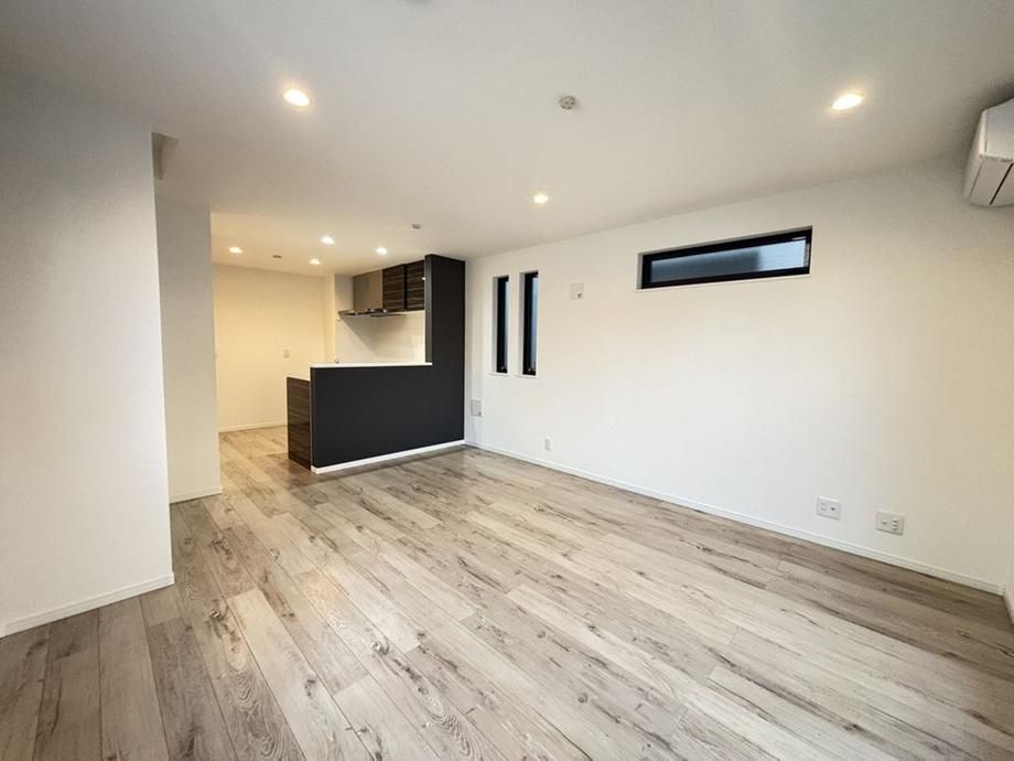 3LDK Detached House for Sale in Nakano, Tokyo - 71.68 sqm - Thumbnail 2