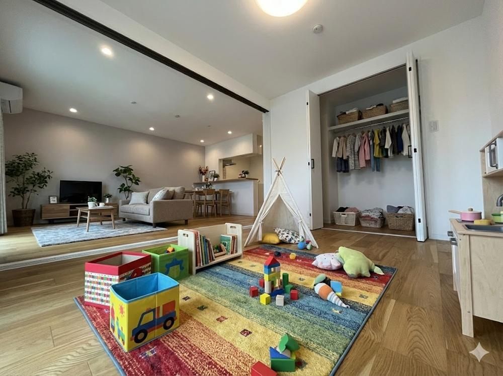 Isogo Rainbow Heights 10-2: Refurbished 3LDK Apartment in Yokohama - Thumbnail 3