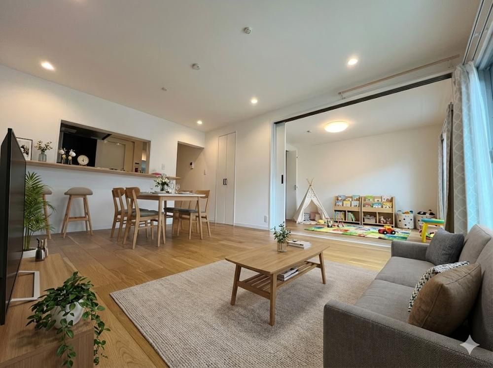 Isogo Rainbow Heights 10-2: Refurbished 3LDK Apartment in Yokohama - Thumbnail 2