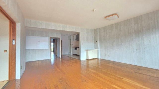 3LDK Apartment for Sale in Atsugi, Kanagawa - 92m2 - Thumbnail 2
