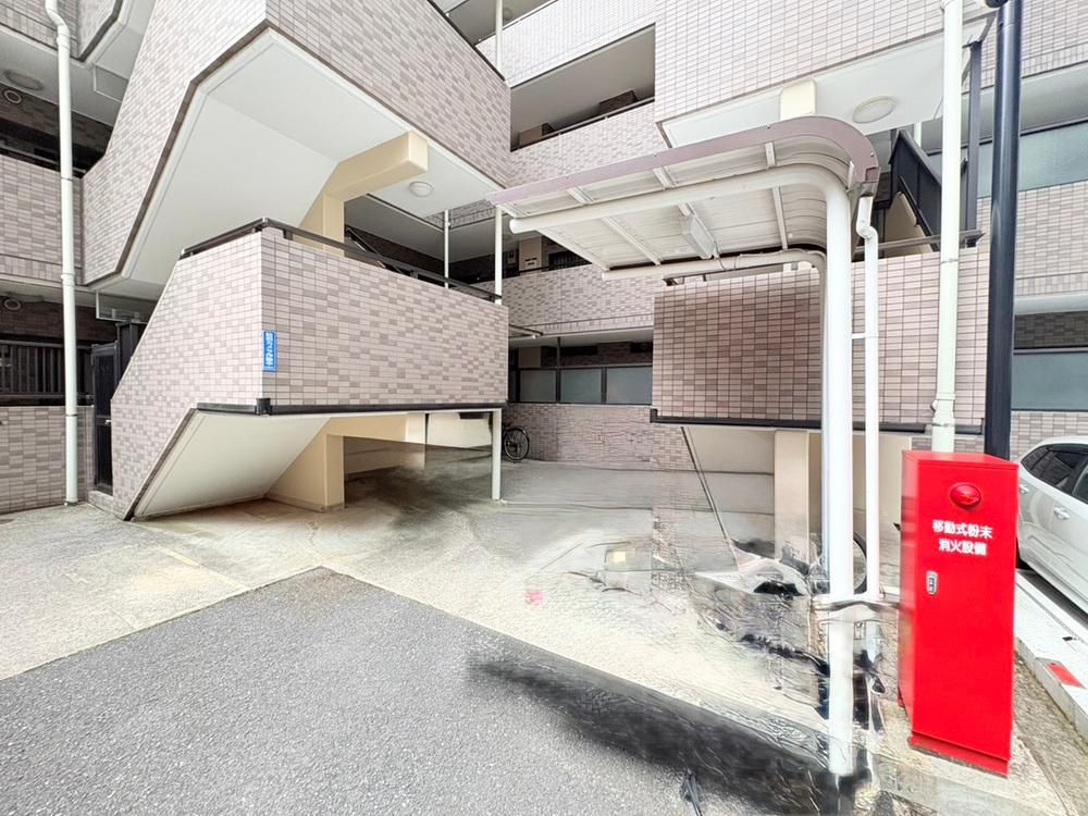 Renovated 2LDK Apartment for Sale in Yokohama Minami - Thumbnail 4
