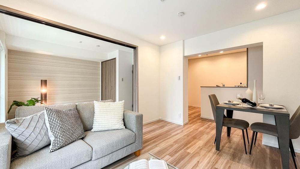 Renovated 2LDK Apartment for Sale in Isogo, Yokohama - Thumbnail 4