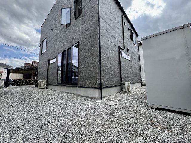 2021 Custom 3LDK House with Double-Height LDK in Ome, Tokyo - Thumbnail 3