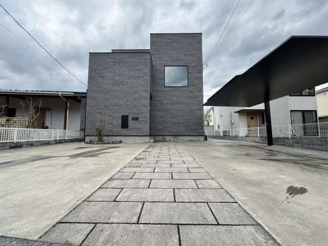 2021 Custom 3LDK House with Double-Height LDK in Ome, Tokyo - Thumbnail 2