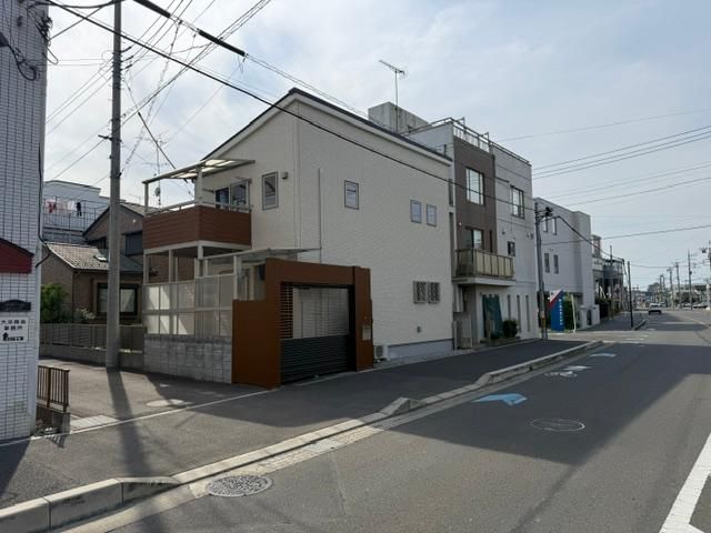 3LDK Custom-Built House for Sale in Kita-ku, Saitama - Image 1