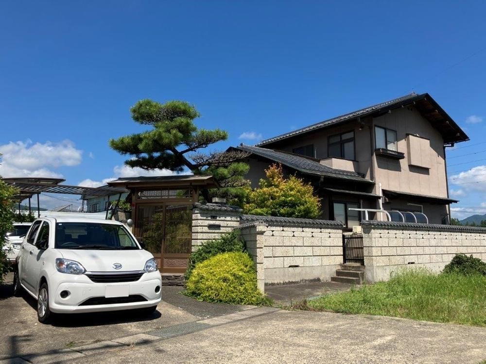 Spacious 10LDK House in Fukushima City with Large Garden - Image 1