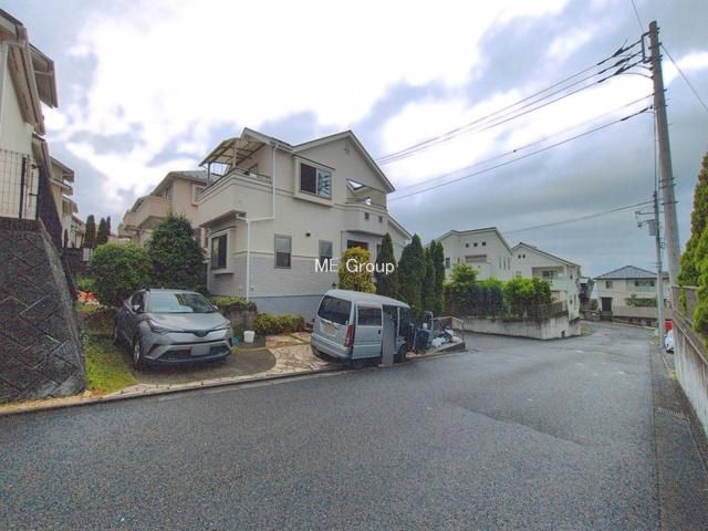 4LDK Renovated House in Hiratsuka with Garden and Parking - Thumbnail 3