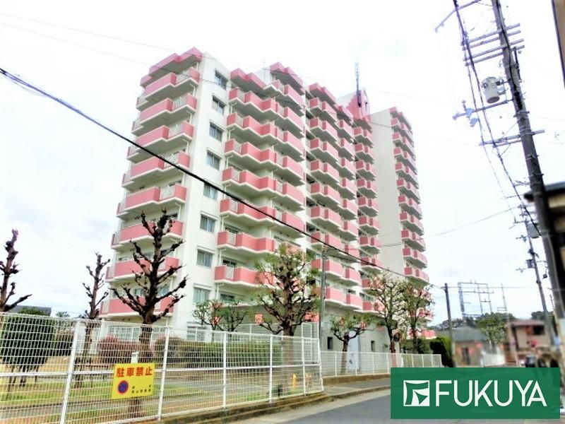 3LDK Apartment for Sale in Sakai Higashi Ward, Osaka - Image 1
