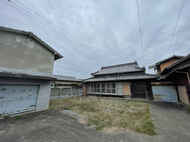 8DK House in Sakaide with Large Garden and Parking - Thumbnail 3