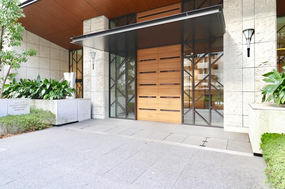 Park City Musashi-Kosugi Tower 2LDK Apartment for Sale in Kawasaki - Thumbnail 2