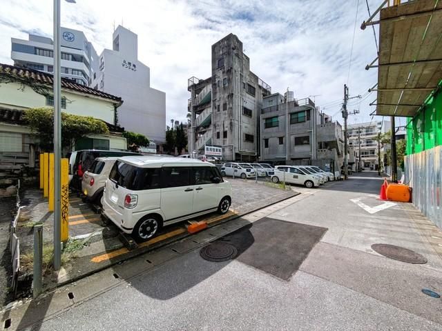 Land for Sale in Naha, Okinawa - 142.24 sqm near Kenchomae Station - Thumbnail 3