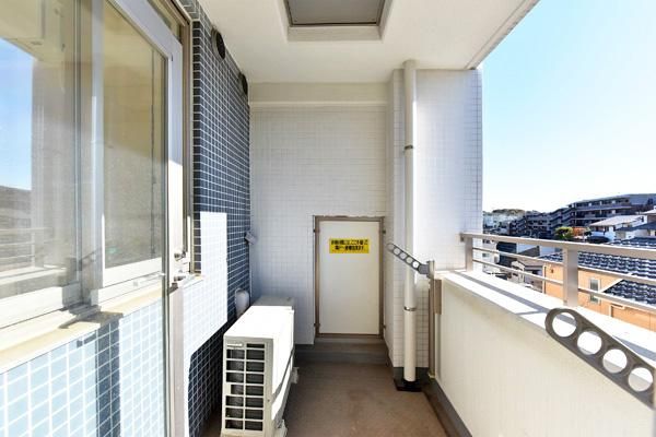 Grand Suite Yokohama Yamate 2LDK Apartment for Sale - Thumbnail 3