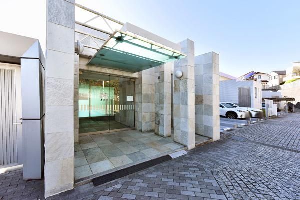 Grand Suite Yokohama Yamate 2LDK Apartment for Sale - Thumbnail 4