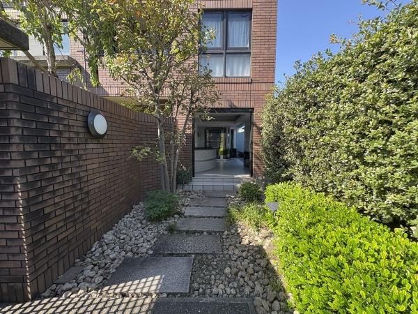 Meifair Hills 2LDK Apartment for Sale in Saitama - Thumbnail 2