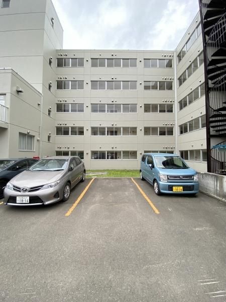 Renovated 3LDK Apartment for Sale in Sapporo Nishi Ward - Thumbnail 2