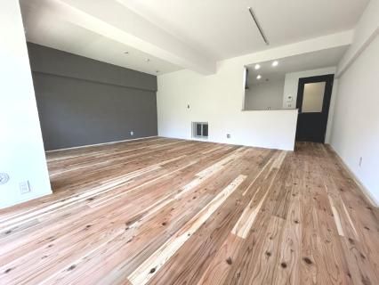 Renovated 2LDK Apartment with Private Garden in Yamato City - Thumbnail 3