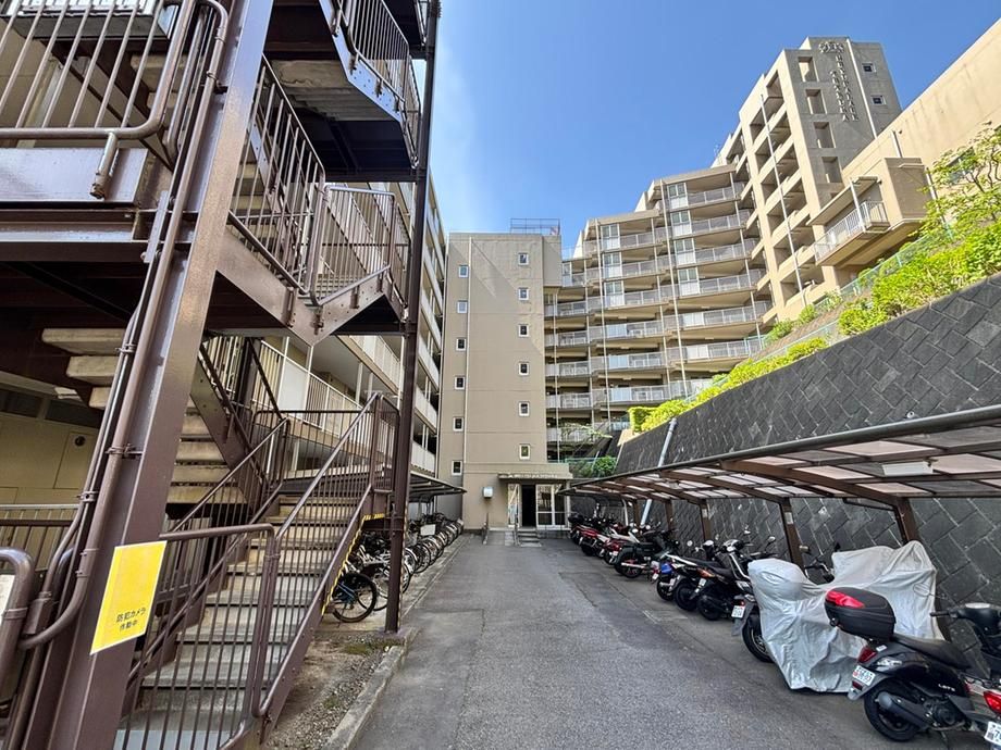 2LDK Apartment for Sale in Totsuka, Yokohama - Thumbnail 3