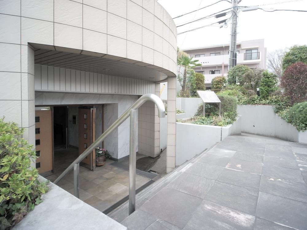 3LDK Apartment for Sale in Shin-Yurigaoka, Kawasaki - Thumbnail 3