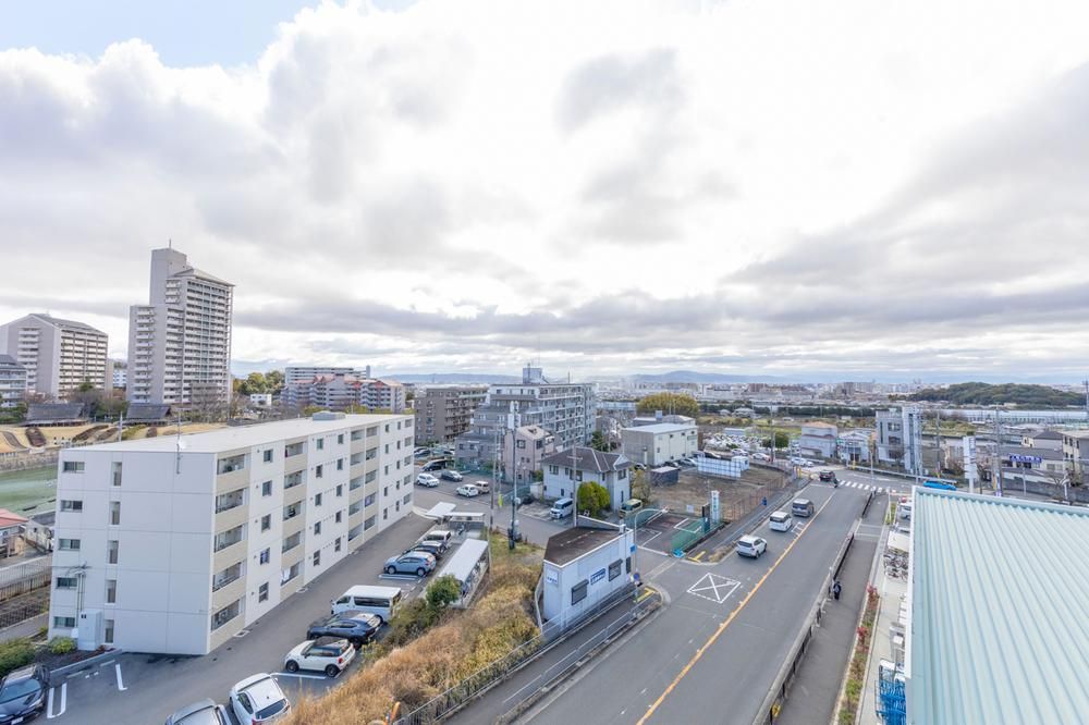 Renovated 3LDK Apartment for Sale in Takatsuki, Osaka - Thumbnail 4
