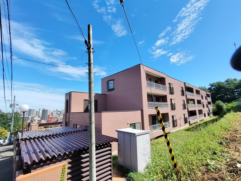 Top-Floor 3LDK Apartment in Sapporo Chuo-ku for Sale - Thumbnail 3
