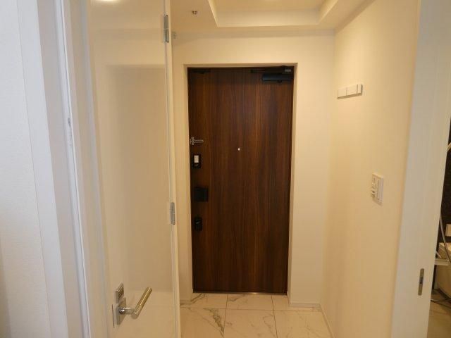 City House Yokohama 1LDK Apartment for Sale Near Yokohama Station - Thumbnail 2