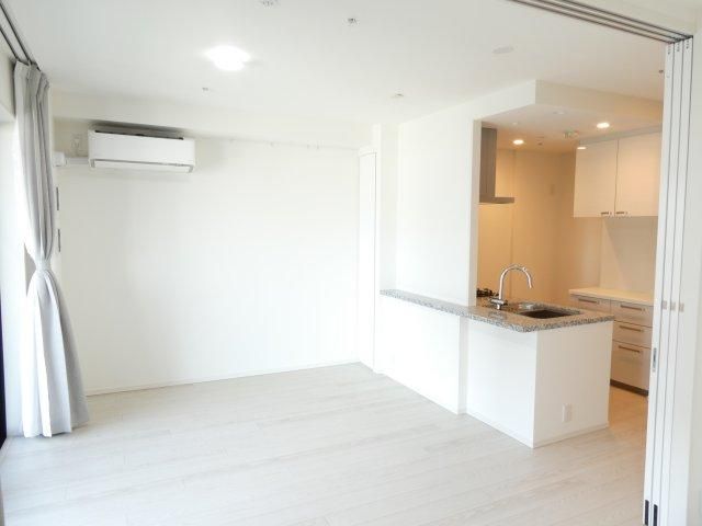 City House Yokohama 1LDK Apartment for Sale Near Yokohama Station - Thumbnail 4