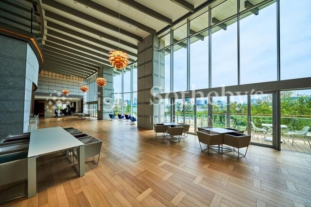 3LDK Apartment for Sale in Chuo, Tokyo – 70.84m² with Canal View - Thumbnail 2