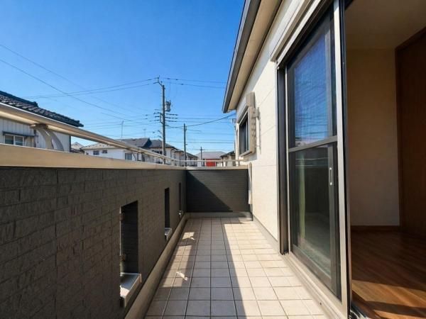 2LDK Detached House for Sale in Kamagaya, Chiba - Thumbnail 3