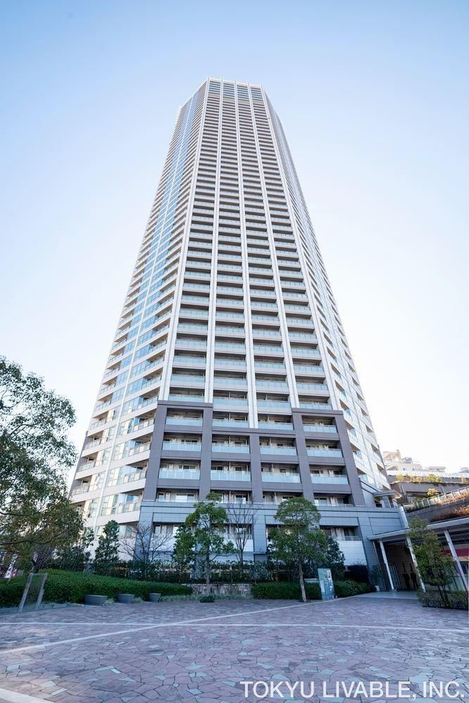 Renovated 3LDK Apartment in Shinjuku, Tokyo - 74m2 - Thumbnail 2