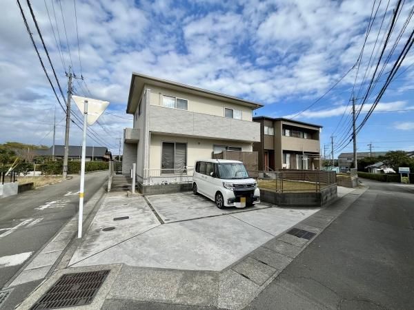 4LDK House for Sale in Miyazaki City with Solar Power and Storage Battery - Thumbnail 2