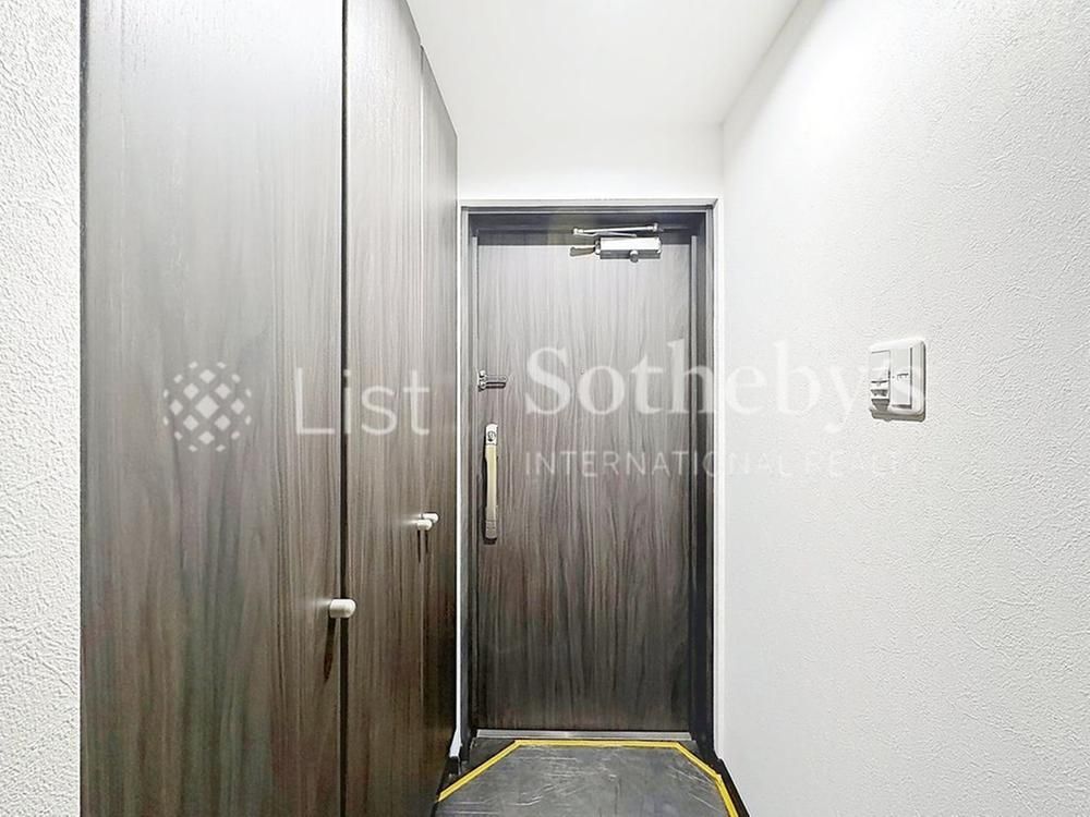 Renovated 4LDK Apartment for Sale in Naka-ku, Yokohama - Thumbnail 3