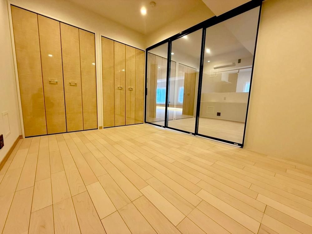 3LDK Apartment for Sale in Chiyoda-ku, Tokyo - Thumbnail 4