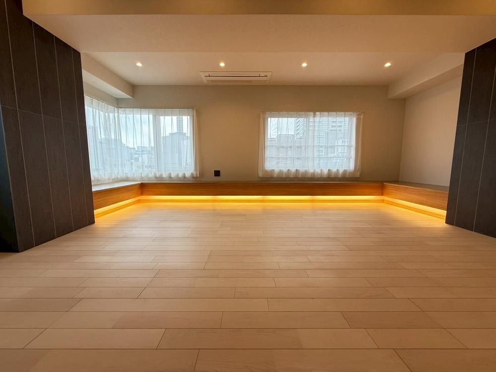 3LDK Apartment for Sale in Chiyoda-ku, Tokyo - Thumbnail 3