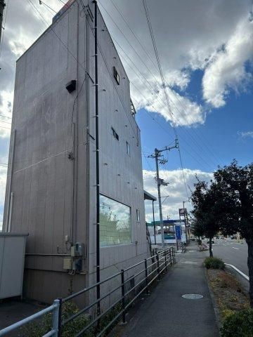 3DK Steel-Frame House for Sale in Matsuyama, Ehime - Thumbnail 2