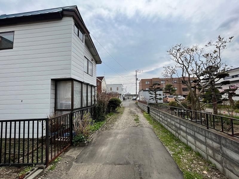 Land for Sale in Minami-ku, Sapporo - 128m² Plot - Thumbnail 2