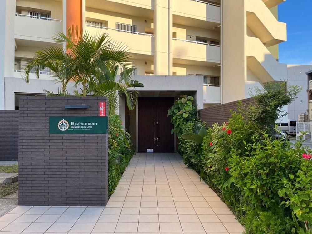 2LDK Apartment for Sale in Chatan, Okinawa - 68.15m2 - Thumbnail 2