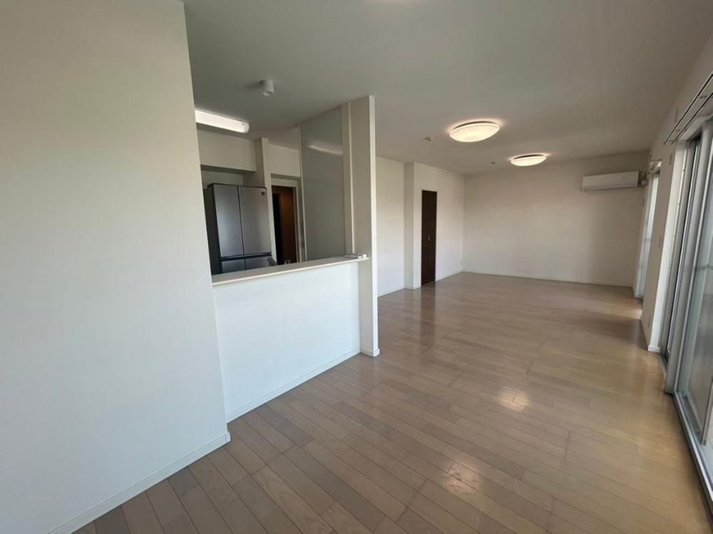 2LDK Apartment for Sale in Chatan, Okinawa - 68.15m2 - Thumbnail 4