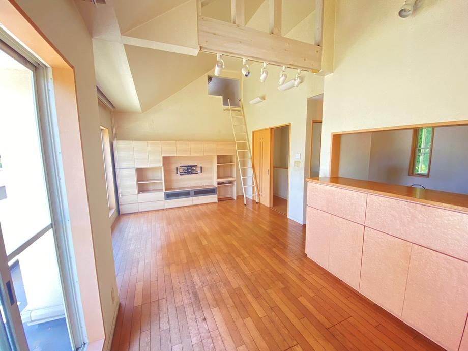 4LDK House for Sale in Hayama with Ocean and Fuji Views - Thumbnail 3