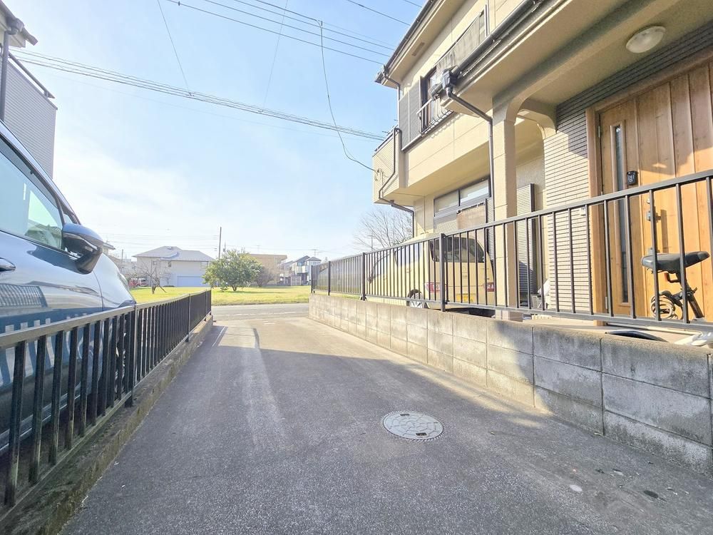 Refurbished 3LDK House with Island Kitchen Near Koizumi Station, Hamura - Thumbnail 4
